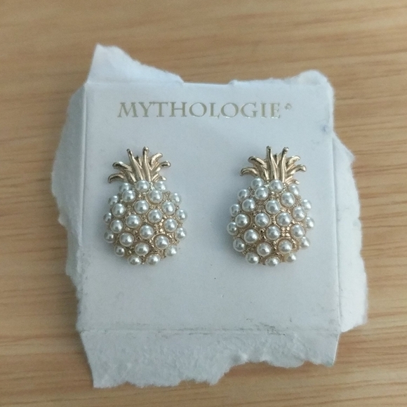 Mythologie Gold Tone White Faux Pearl Pineapple Stud Statement Earrings - Picture 1 of 2